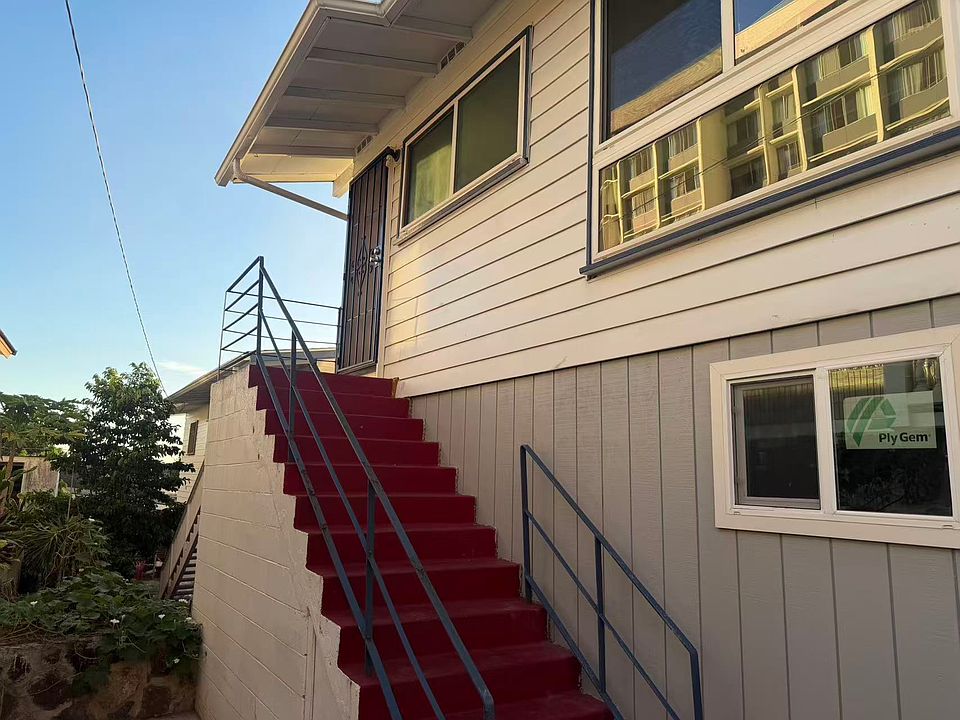 1st image of 1035 N School St #1