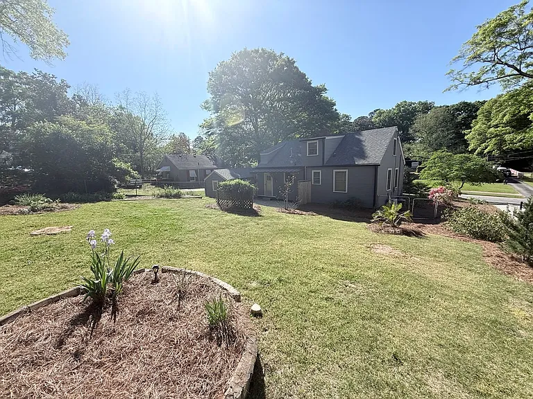 555 King Ave — Photo 29