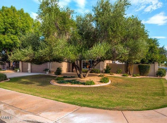 3rd image of 1807 E Buena Vista Dr