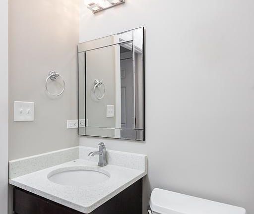 2nd image of 4834 S King Dr APT 2E