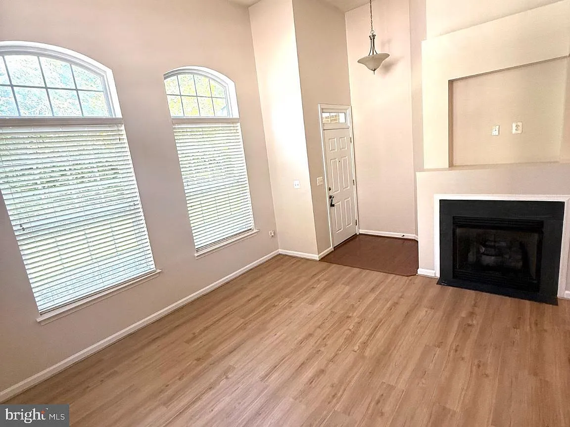 2 bed, 2.5 bath, 1563 sqft, $2,650 — Photo 2