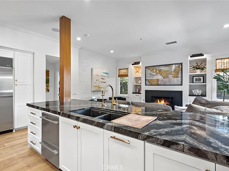20 Cape Danbury — Photo 17