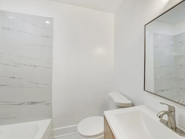 3918 10th St NE #4 — Photo 5