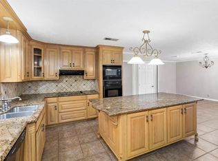 2050 Longfellow Dr, Beaumont, TX 77706