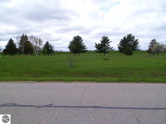 3rd image of 1057 Fairway Dr