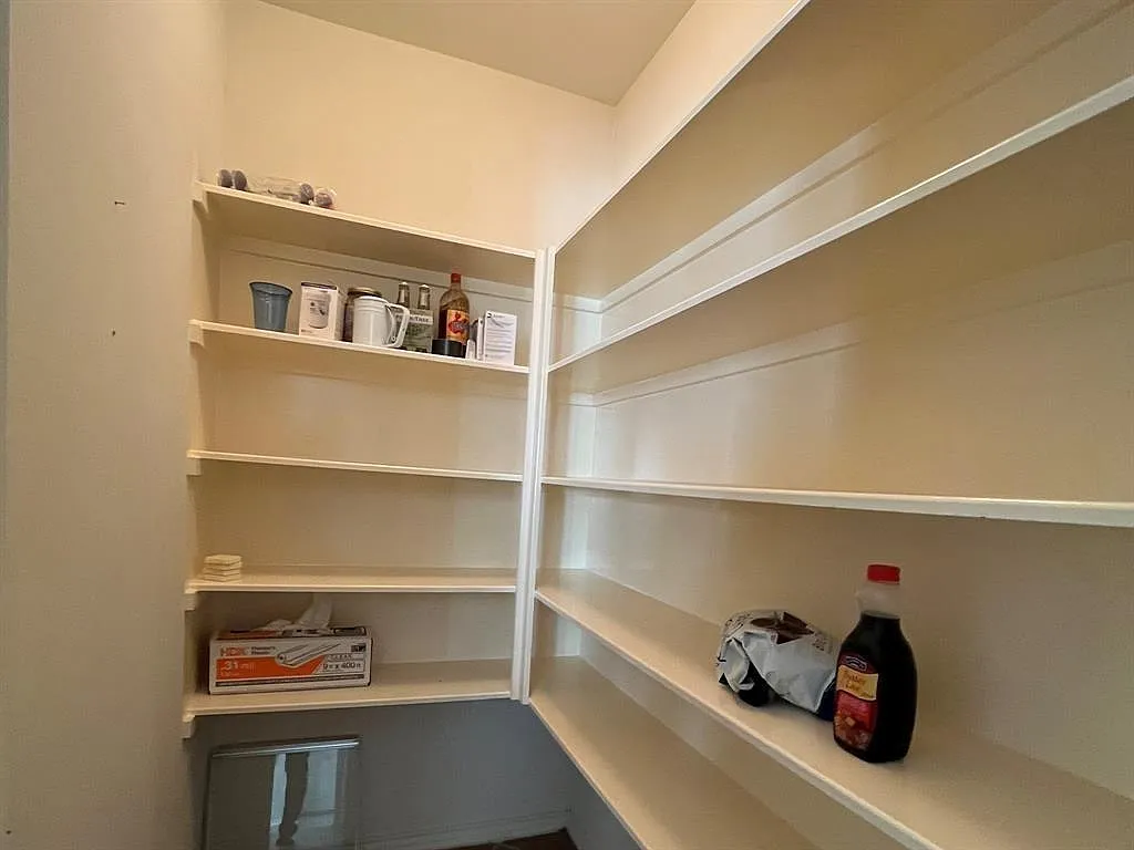 3 bed, 2.0 bath, 1848 sqft, $2,200 — Photo 4