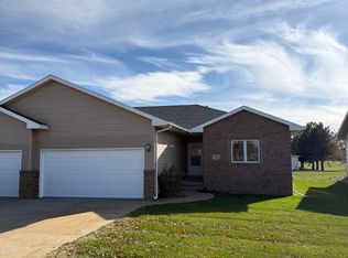 1421 E 42nd St #1421, Kearney, NE 68847