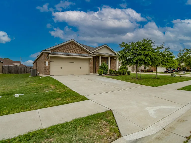 809 Tabernash Dr — Photo 2
