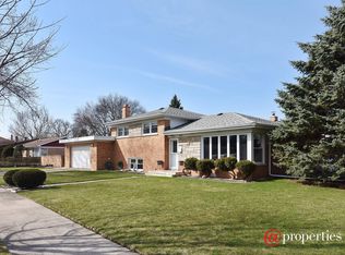 5731 Lyons St, Morton Grove, IL 60053