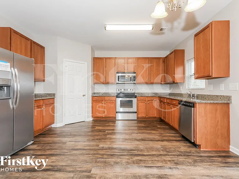 1008 Rural Farm Rd — Photo 4