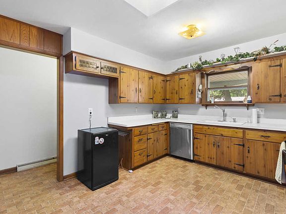 3rd image of W162N11670 Park Ave