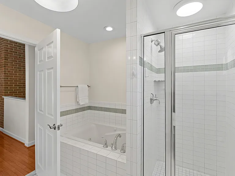 704 Ticonderoga Ave — Photo 17
