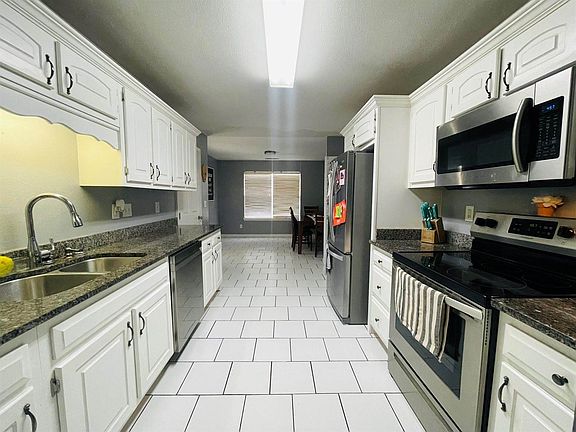 5th image of 79 Holli Ln