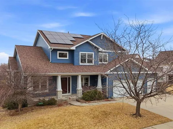 940 Honeysuckle Dr, Iowa City, IA 52246