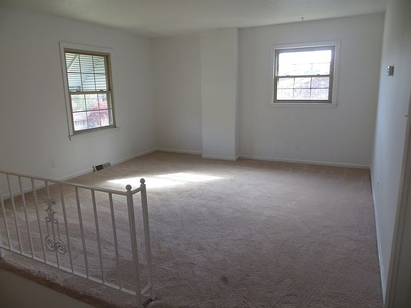 4th image of 251 Starmont Blvd