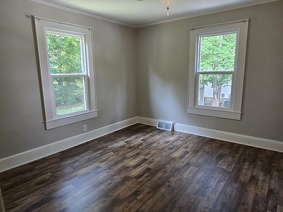 3rd image of 198 Spring St