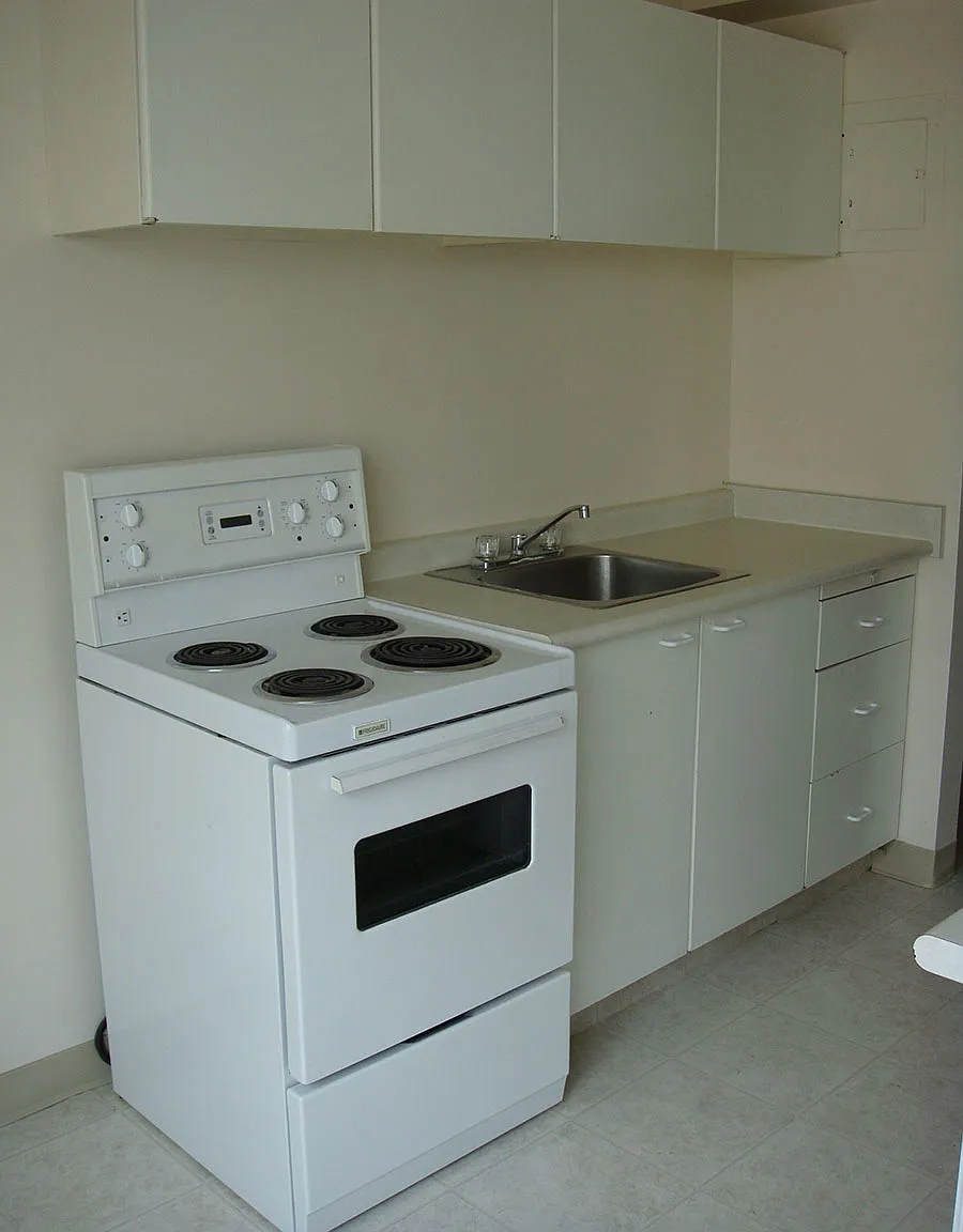 Windsor and Anola Apartments — Photo 2