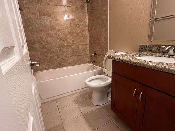 4th image of 10459 Des Moines Memorial Dr S #101