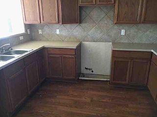 5th image of 210 Williams St