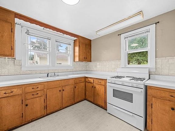 3rd image of 333 E Front St