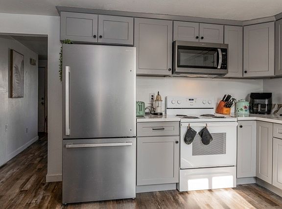 3rd image of 403 E 1220 S