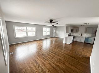 1116 N Swope Dr, Independence, MO 64056
