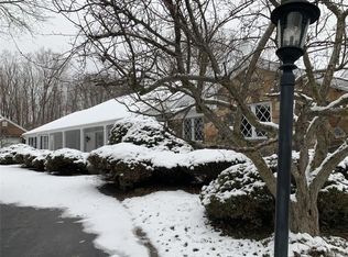 339 Stonehenge Dr, Orchard park, NY 14127