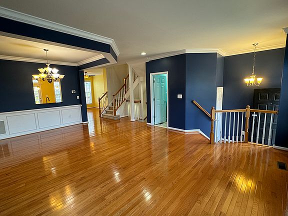 3rd image of 5613 Sheals Ln