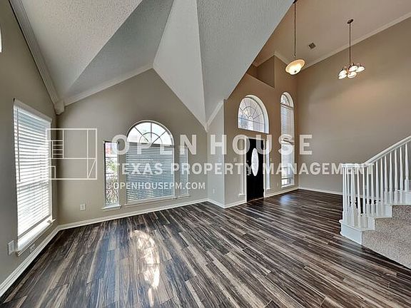 4th image of 5815 Chatsworth Ct