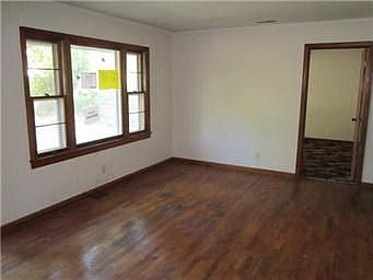 3rd image of 4917 Rowland Ave