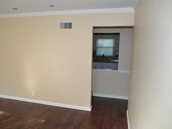 2nd image of 328 N Schlueter Ave