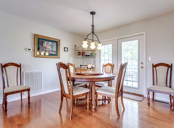 3rd image of 556 Kyker Cir