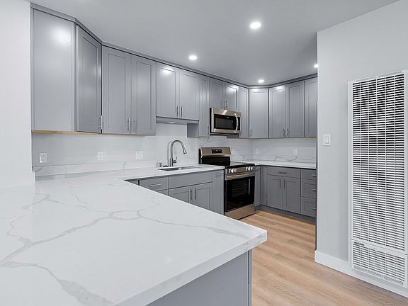 4th image of 1305-1321 Laurel St