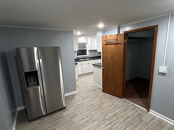 2nd image of 1005 W Main St APT A