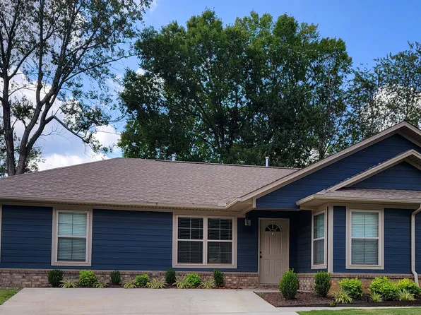 1065 N Brook Dr, Fayetteville, AR 72704