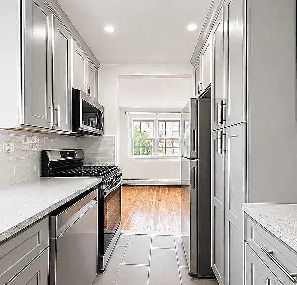 24-43 41st St #3R — Photo 2