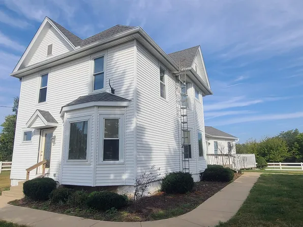 9020 E Flagg Rd, Rochelle, IL 61068