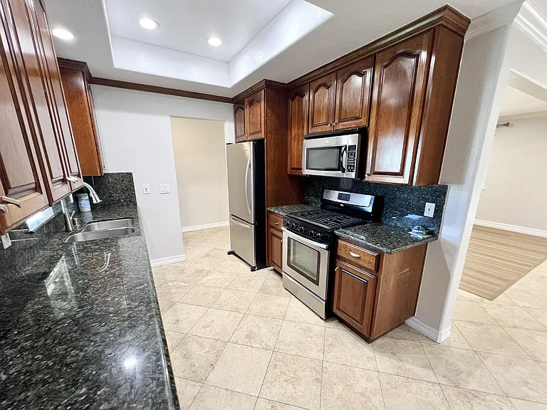 2494 Lone Oak Dr — Photo 31