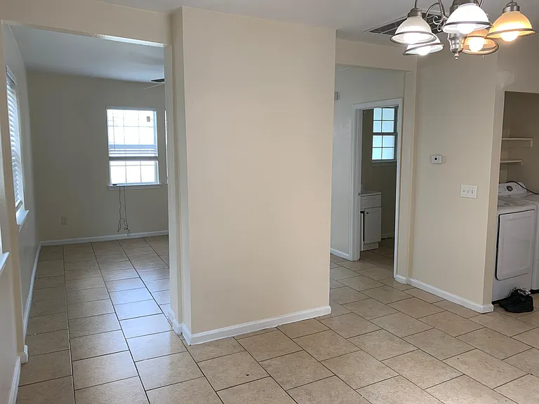 2041 Amelia St — Photo 8