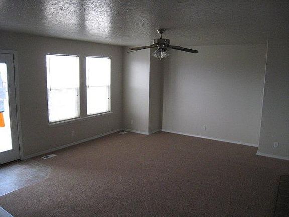 3rd image of 19613 Portsmouth Dr