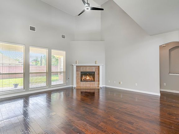 5th image of 2940 Hagen Dr