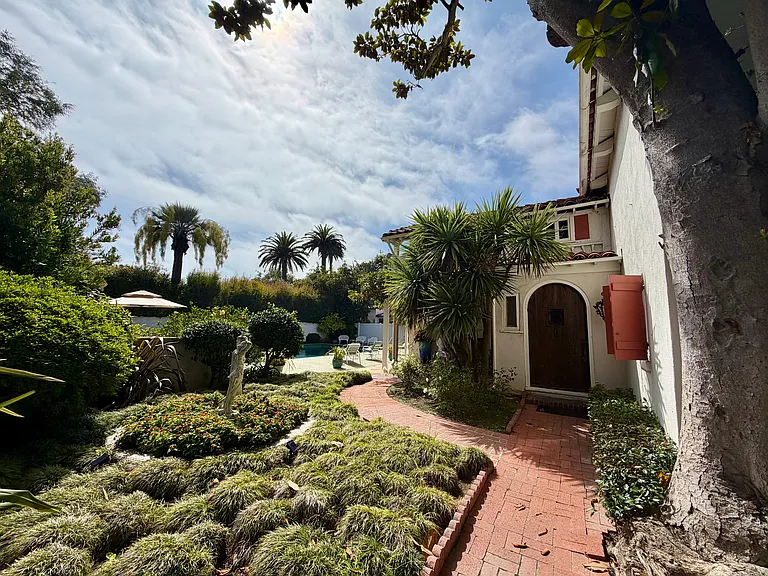 311 Amalfi Dr — Photo 90