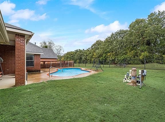 3rd image of 4223 Boxwood Dr