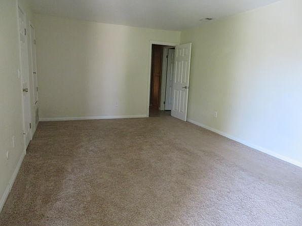 1st image of 106 Tamarack Dr