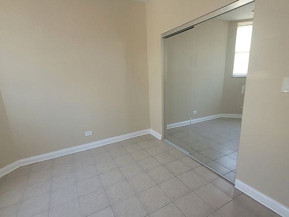 5th image of 3439 W Belle Plaine Ave #G