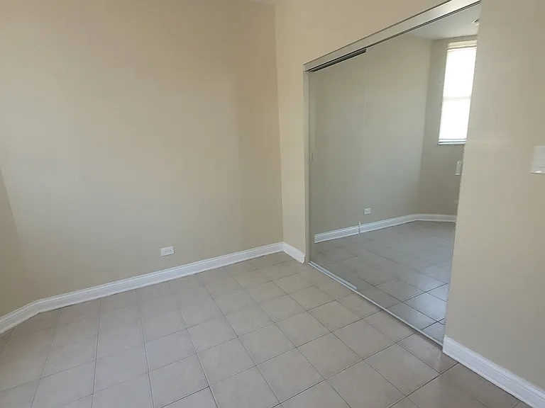 3439 W Belle Plaine Ave #G — Photo 5
