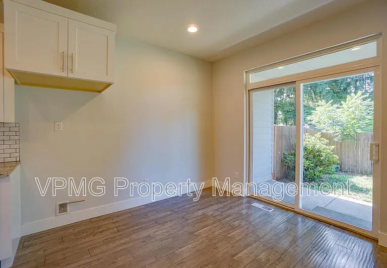 10703 NE 70th St #1 — Photo 7