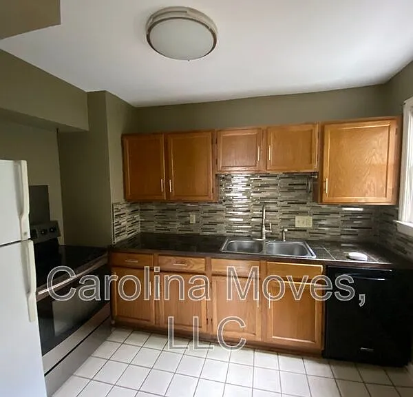 808 N Main St — Photo 4