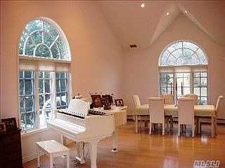 2nd image of 22 Hunting Hollow Ct