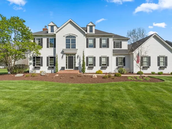 1907 Catkin Cir, Chesterton, IN 46304